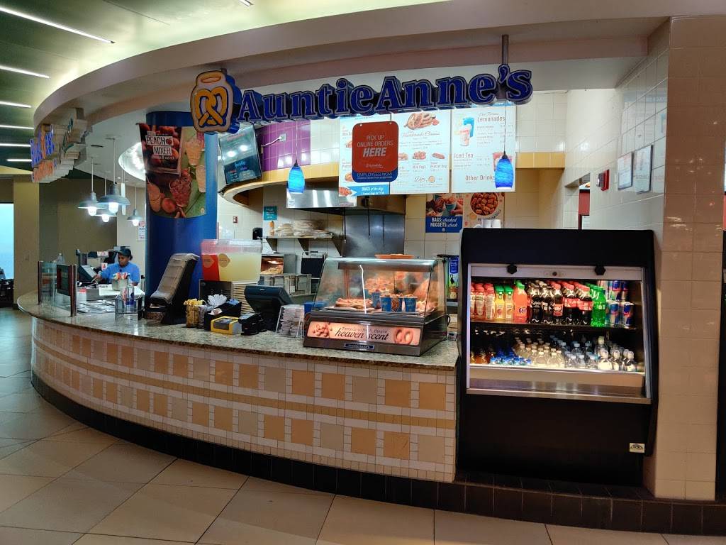 Auntie Annes | restaurant | 1 Terminal Drive HMSHost, Nashville, TN 37214, USA | 6152754400 OR +1 615-275-4400