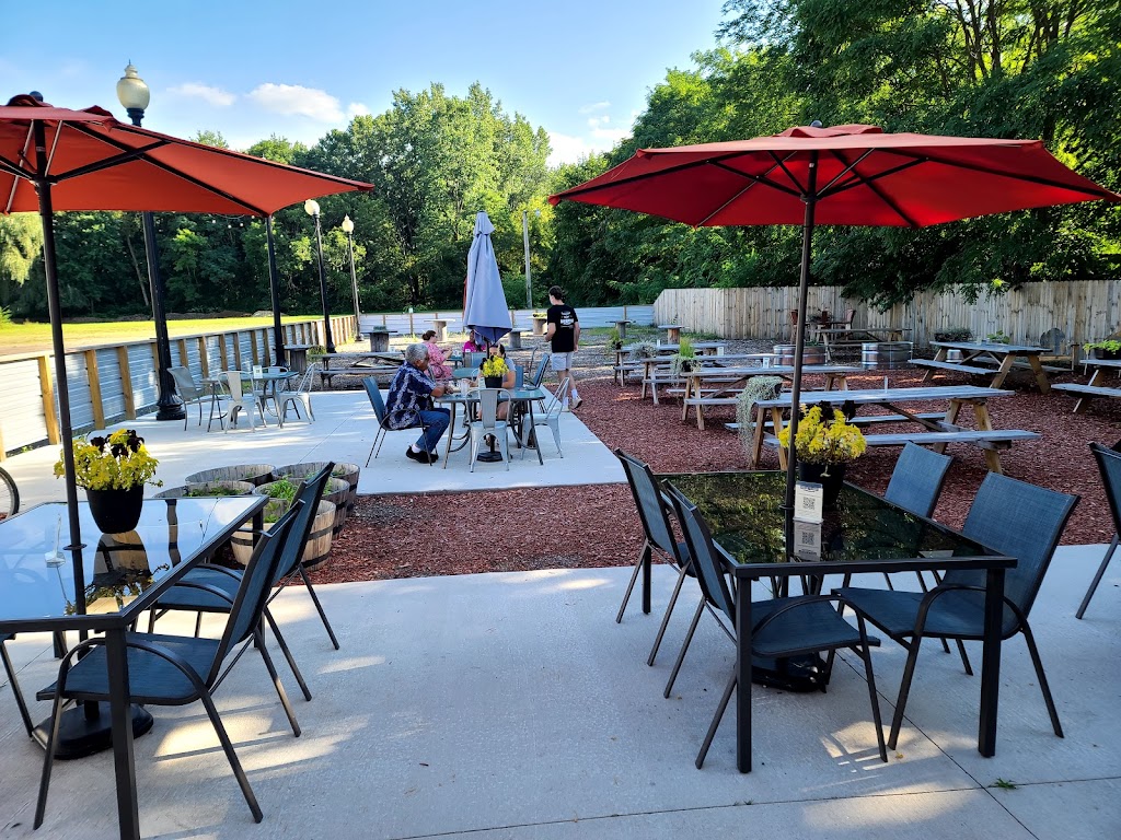 Gull Lake Distilling Company | restaurant | 92 - 100 E Michigan Ave, Galesburg, MI 49053, USA | 2692005329 OR +1 269-200-5329