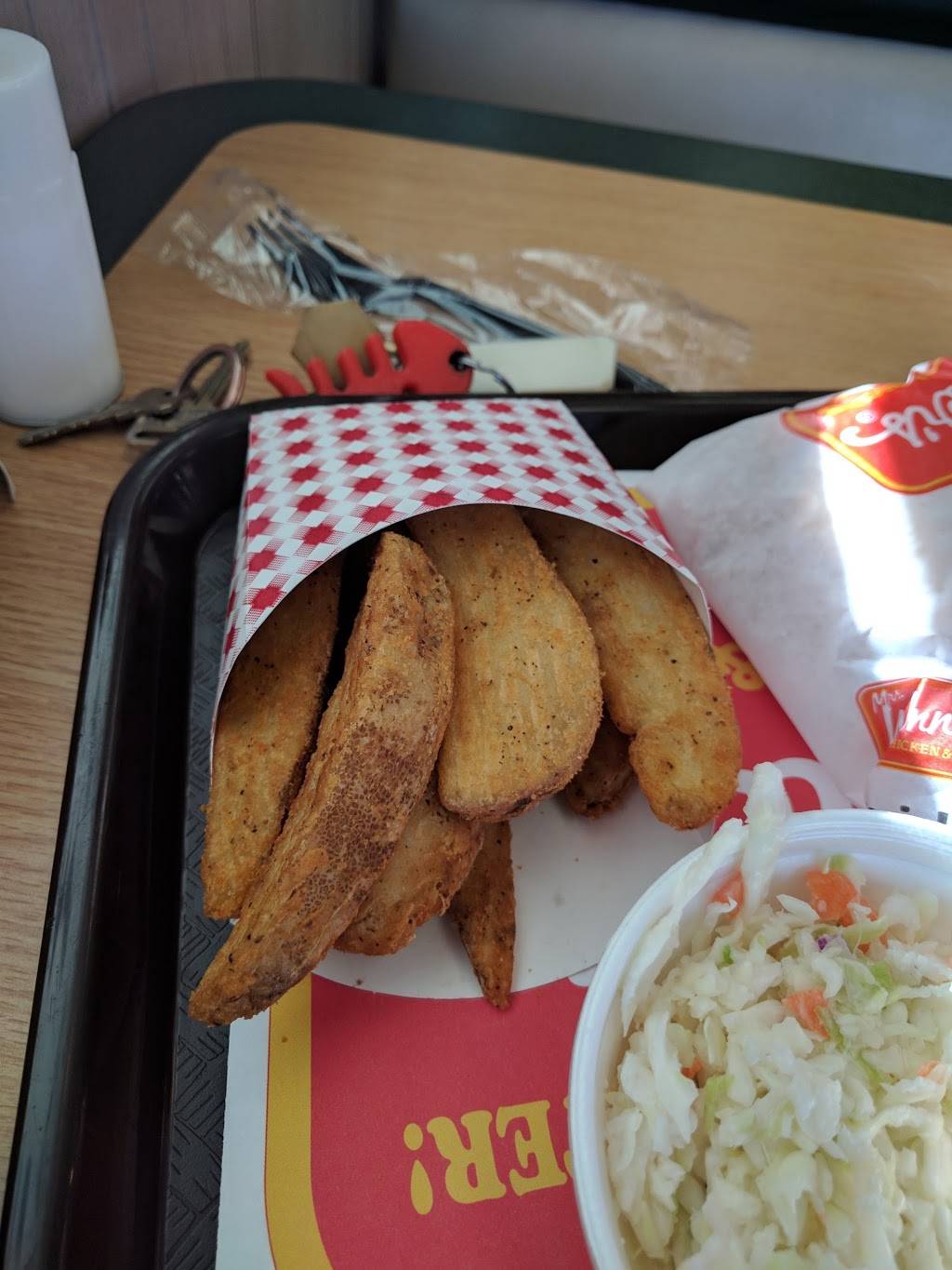 Mrs Winners Chicken & Biscuits | restaurant | 2904 Randleman Rd, Greensboro, NC 27406, USA | 3365743140 OR +1 336-574-3140