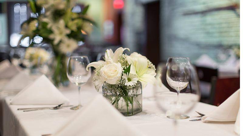 Blue Moose | restaurant | 3030 SW Wanamaker Dr, Topeka, KS 66614, USA | 7852726800 OR +1 785-272-6800