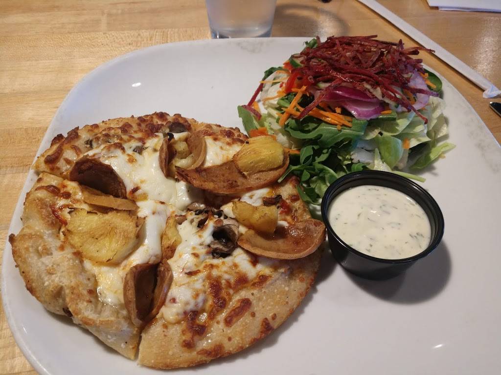 Boston Pizza | restaurant | 1 Industrial Dr, Grimsby, ON L3M 5H8, Canada | 9053091761 OR +1 905-309-1761