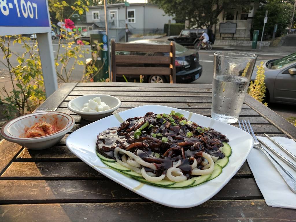 Franks Noodle House | restaurant | 822 Northeast Broadway Street, Portland, OR 97232, USA | 5032881007 OR +1 503-288-1007