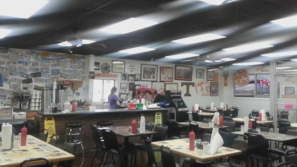 Pats Cafe | cafe | 2111 Massey Ave, Lawrenceburg, TN 38464, USA | 9317627972 OR +1 931-762-7972