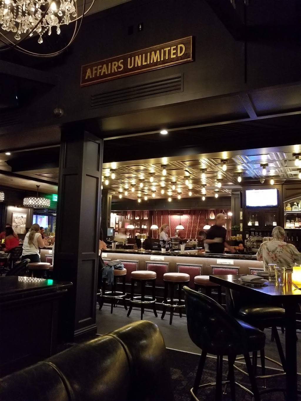 The Country Club | restaurant | 330 E 17th St, Costa Mesa, CA 92627, USA | 9492812582 OR +1 949-281-2582