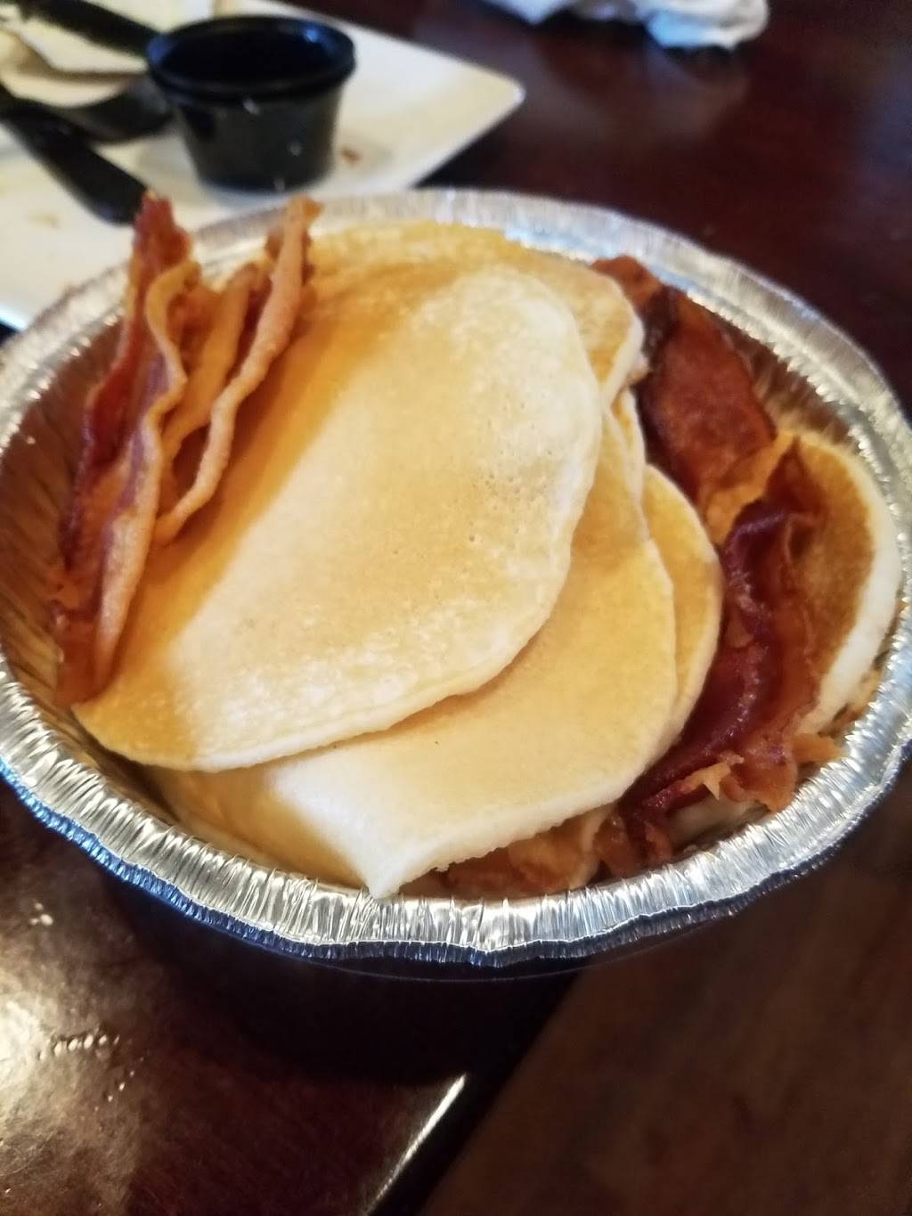 Elis Branford | restaurant | 624 W Main St, Branford, CT 06405, USA | 2034882700 OR +1 203-488-2700