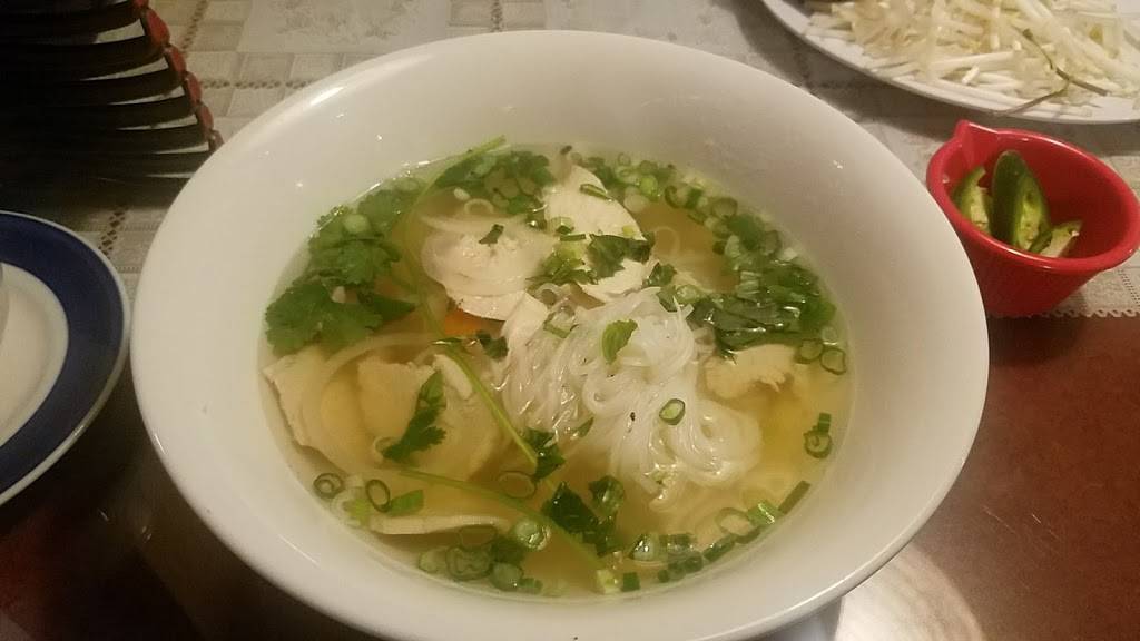 Pho Non La | restaurant | 16738 Lakeshore Dr, Lake Elsinore, CA 92530, USA | 9516742689 OR +1 951-674-2689