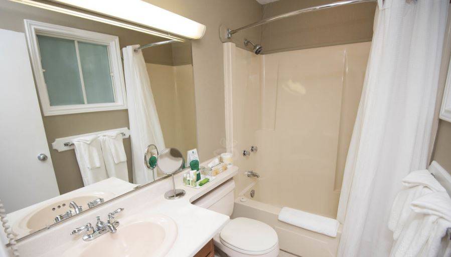 Gananoque Inn & Spa | restaurant | 550 Stone Street South, 1000 Islands, Gananoque, ON K7G 2A8, Canada | 6133822165 OR +1 613-382-2165