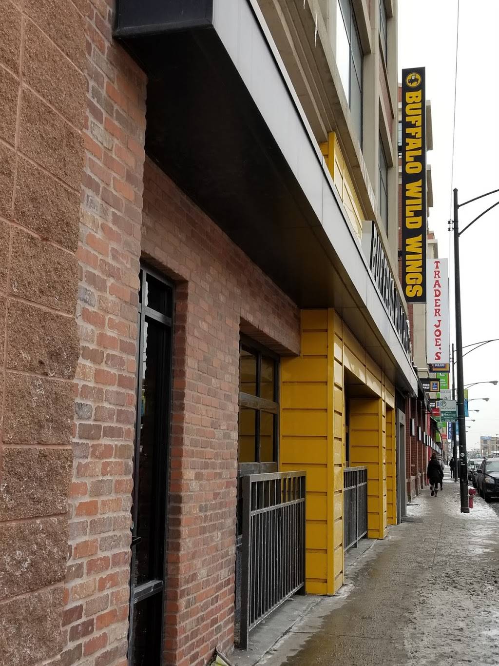 Buffalo Wild Wings | restaurant | 1832 N Clybourn Ave, Chicago, IL 60614, USA | 7738689453 OR +1 773-868-9453
