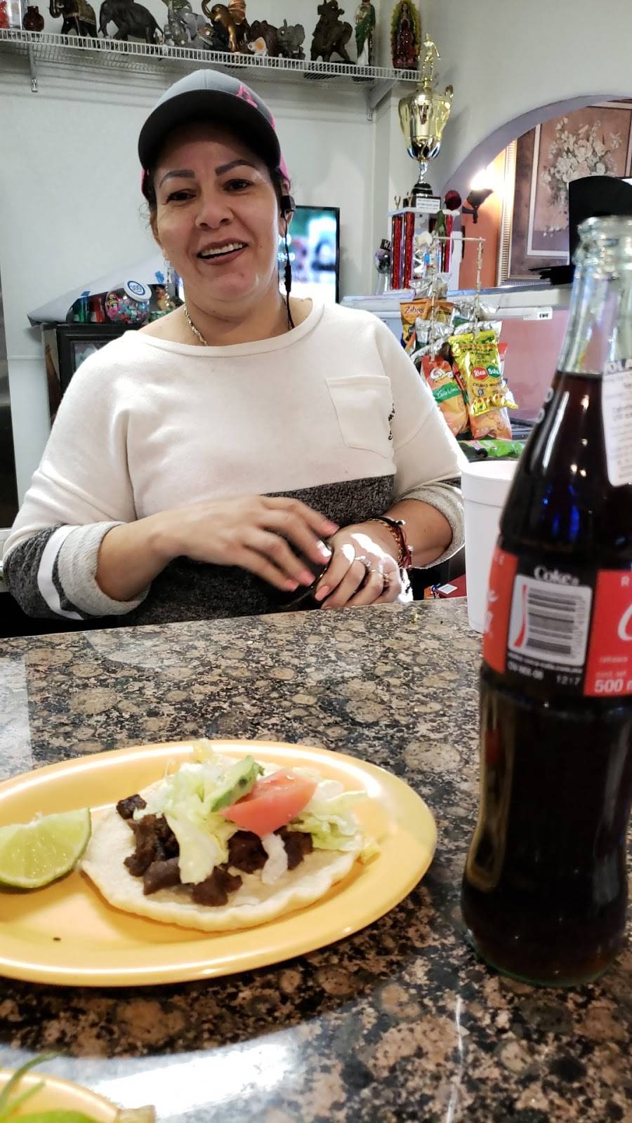 Estrellita Taqueria & Sport’s Bar | restaurant | 11350 Hirsch Rd, Houston, TX 77016, USA | 8329946536 OR +1 832-994-6536