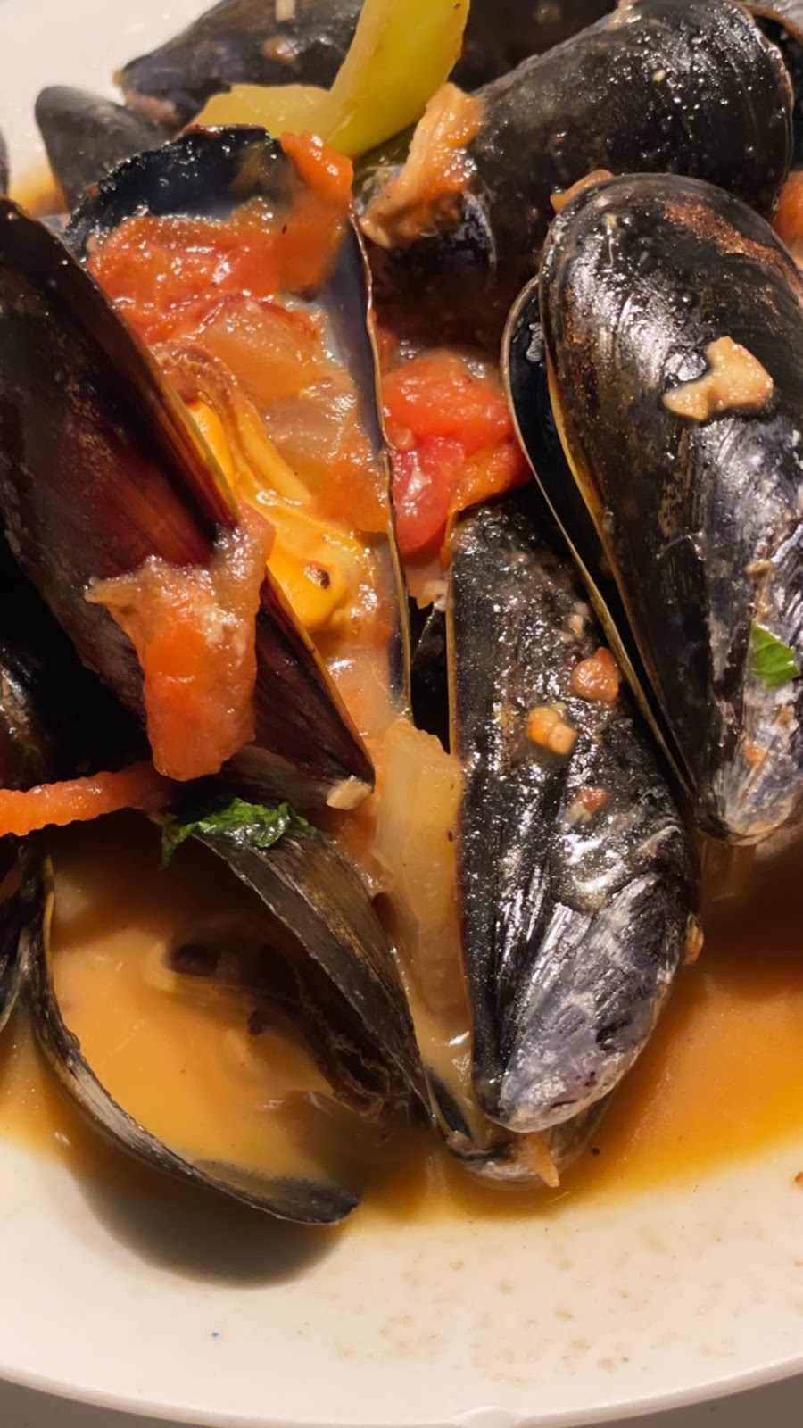 Blueberrys Grill | restaurant | 1900 Eastwood Rd, Wilmington, NC 28403, USA | 8439454588 OR +1 843-945-4588