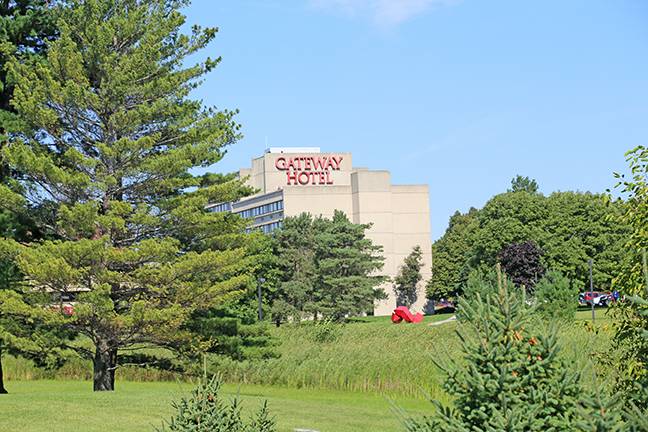 Gateway Hotel and Conference Center | restaurant | 2100 Green Hills Dr, Ames, IA 50014, USA | 5152928600 OR +1 515-292-8600