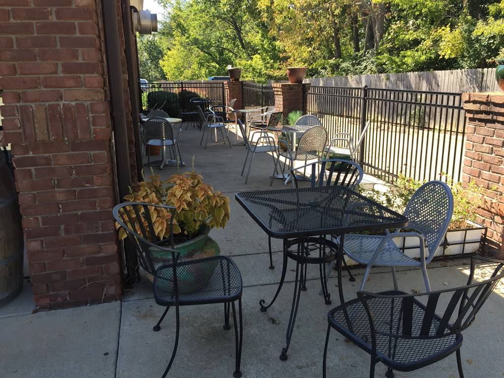 Red Pepper Deli | restaurant | 6401 Claymont Crse # 4, Crestwood, KY 40014, USA | 5022418280 OR +1 502-241-8280