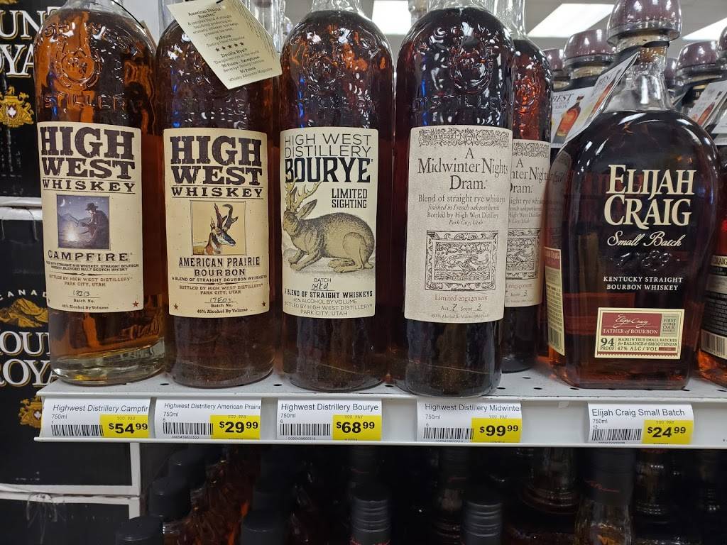 Superior Discount Liquors | restaurant | 130 S Military Ave, Green Bay, WI 54303, USA | 9204977401 OR +1 920-497-7401