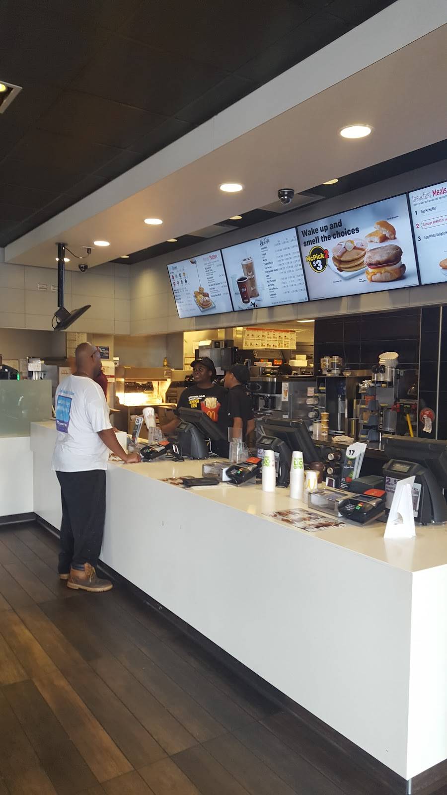 McDonalds | cafe | 1119 N Tucker Blvd, St. Louis, MO 63101, USA | 3142414402 OR +1 314-241-4402