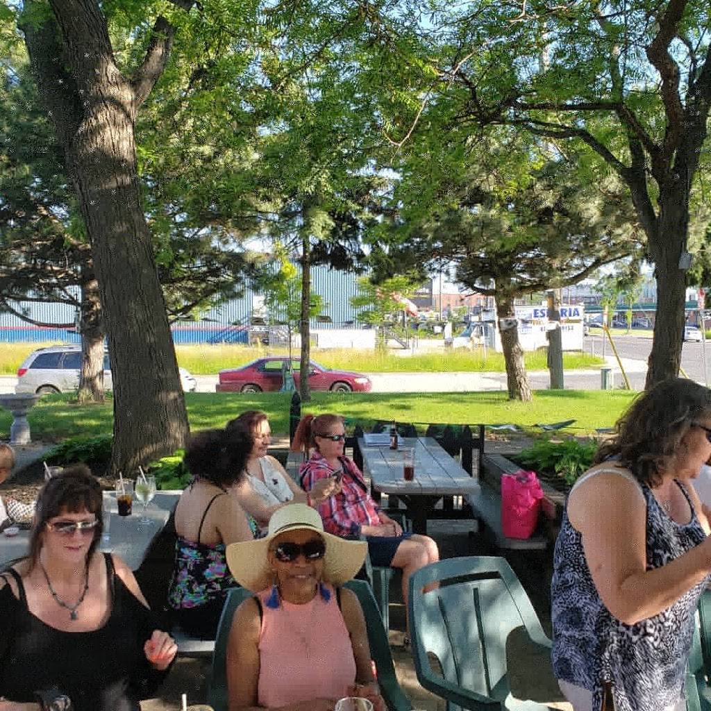 Mc Croskeys Pub and Grill | restaurant | 74 Hymus Rd, Toronto, ON M3C 1L7, Canada | 6473513951 OR +1 647-351-3951