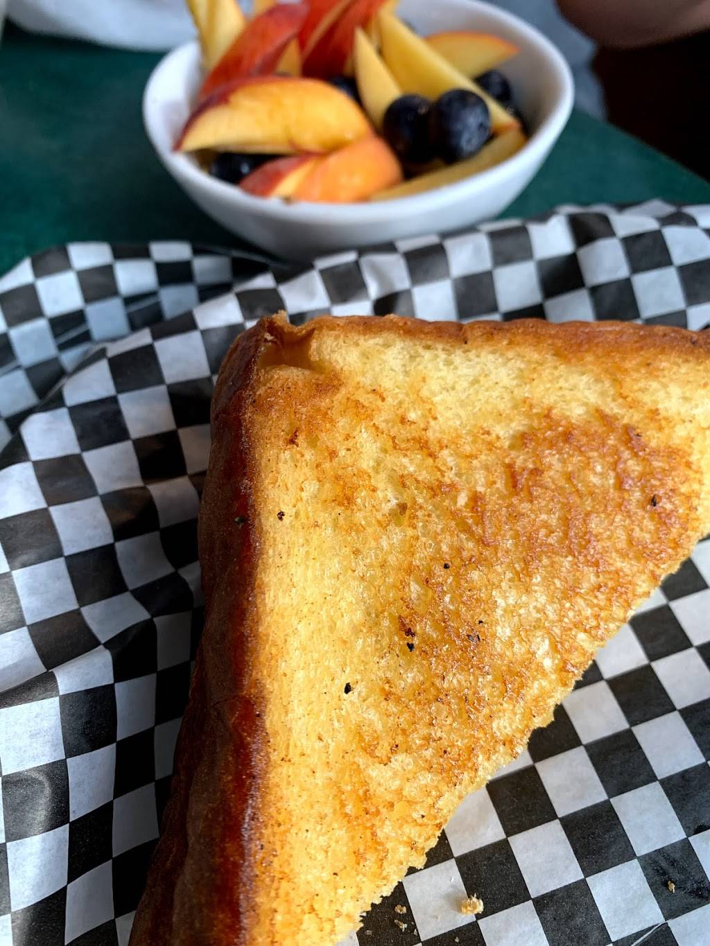 Hacienda Beer Co. North Ave Taproom | restaurant | 2018 E North Ave, Milwaukee, WI 53211, USA | 4142967200 OR +1 414-296-7200