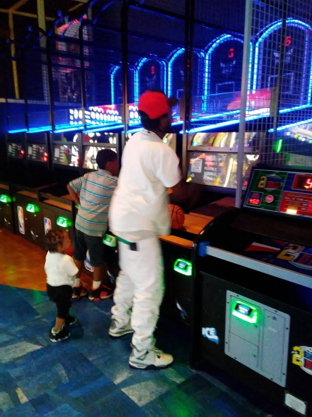 Main Event Knoxville | restaurant | 9081 Kingston Pike, Knoxville, TN 37923, USA | 8653515000 OR +1 865-351-5000