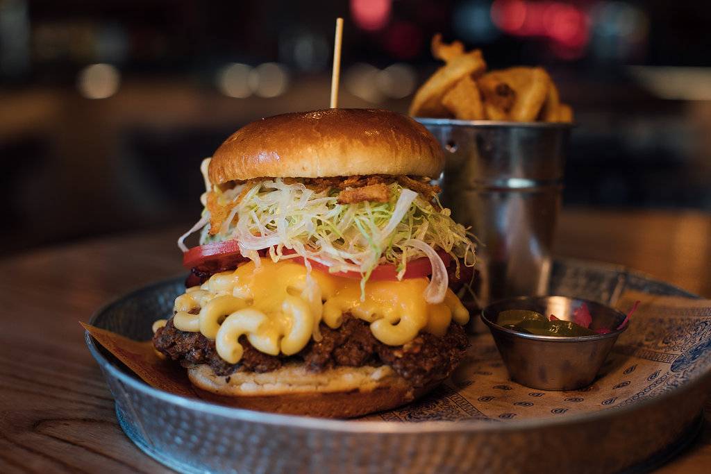 Guy Fieris Smokehouse | restaurant | 333 Waterside Dr #103, Norfolk, VA 23510, USA | 7572332918 OR +1 757-233-2918