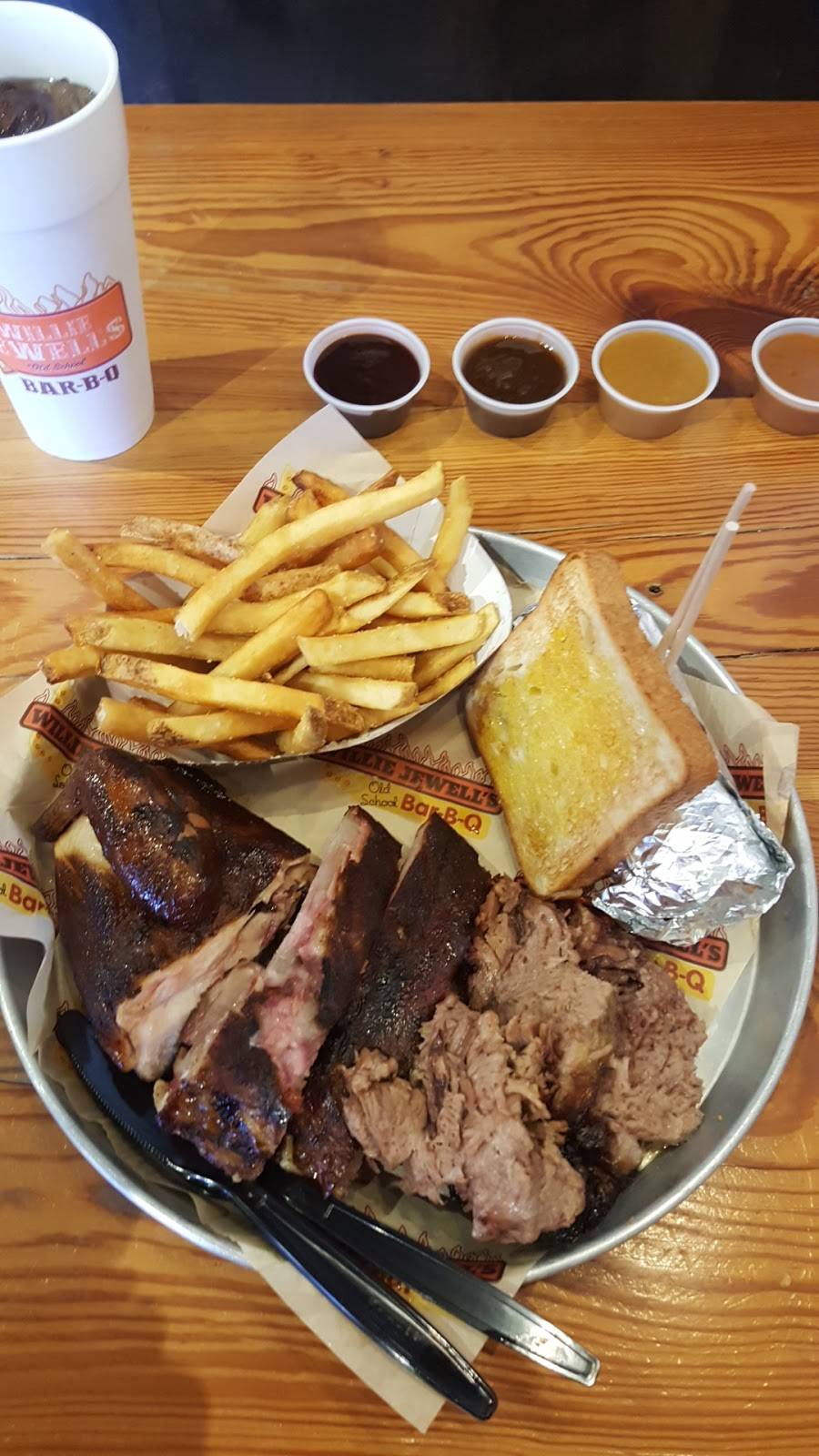 Willie Jewell’s Old School Bar-B-Q | restaurant | 463155 FL-200, Yulee, FL 32097, USA | 9048491298 OR +1 904-849-1298