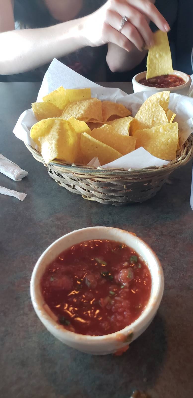 2 Pesos Cantina | restaurant | 101 Southgate Dr, Pelham, AL 35124, USA | 2059873800 OR +1 205-987-3800