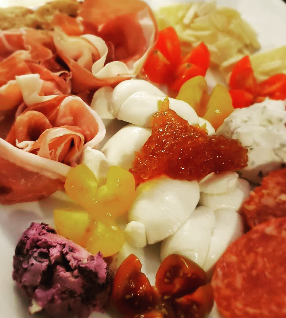 Moby Dick’s Oyster Bar & Grill | restaurant | 558 Campbell Ave #560, West Haven, CT 06516, USA | 2038217588 OR +1 203-821-7588