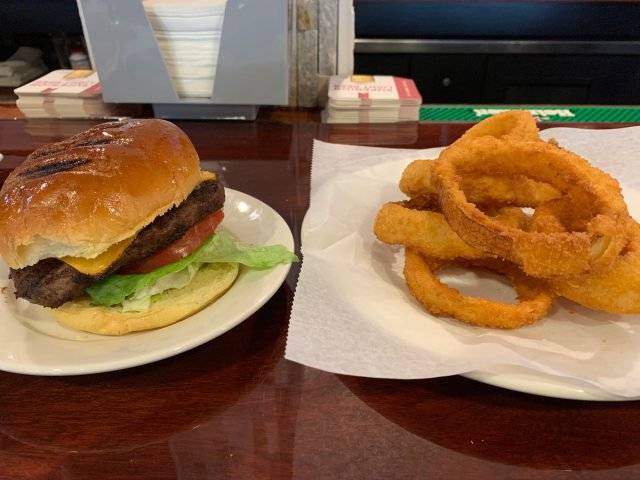 Long Shot Bar & Grill | restaurant | 1972 Jericho Turnpike, Commack, East Northport, NY 11731, USA | 6319206636 OR +1 631-920-6636