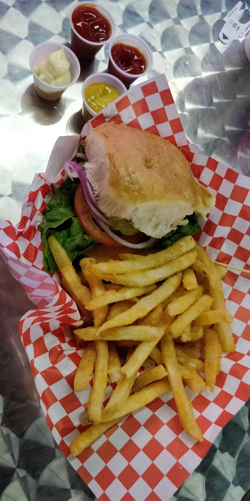 McKenzies Burger Garage | restaurant | 206 NW Dearborn Ave, Lawton, OK 73507, USA | 5803532025 OR +1 580-353-2025