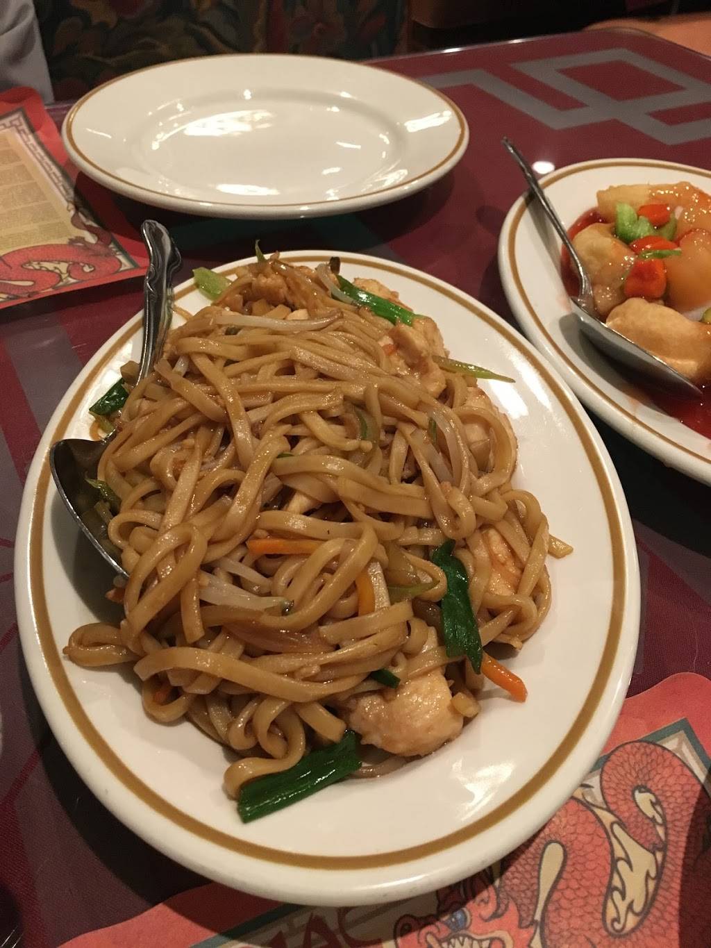 East Garden Chinese Restaurant | restaurant | 3600 N Oakland Ave, Milwaukee, WI 53211, USA | 4149627460 OR +1 414-962-7460