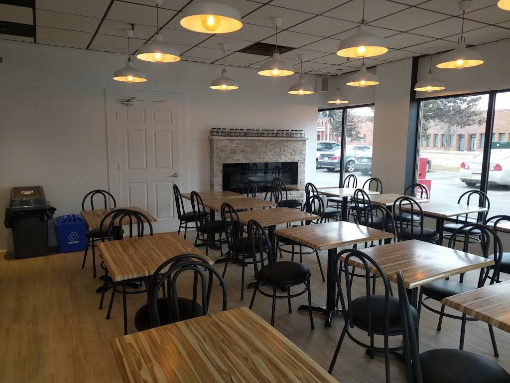 Moms Bistro | restaurant | 146 Citation Dr, Concord, ON L4K 2S8, Canada | 9056600177 OR +1 905-660-0177