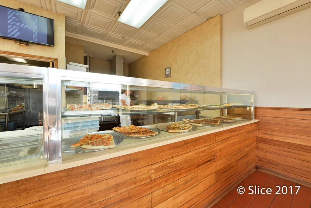 Dom & Vinnies Pizzeria | restaurant | 1032, 1165 Knollwood Rd, White Plains, NY 10603, USA | 9145927643 OR +1 914-592-7643