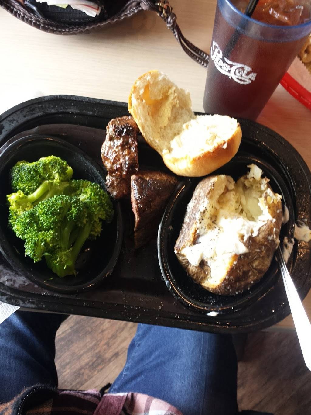 Branns Steakhouse & Grille | restaurant | 401 Leonard St NW, Grand Rapids, MI 49504, USA | 6164549368 OR +1 616-454-9368