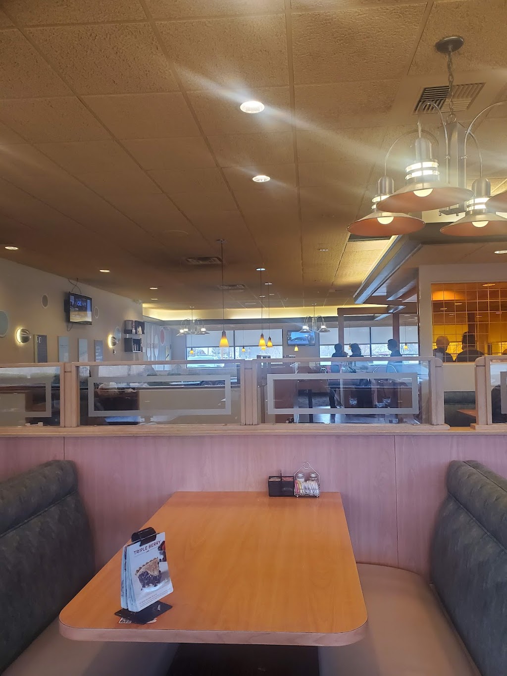 Village Inn | bakery | 4719 Elizabeth St, Pueblo, CO 81008, USA | 7192530450 OR +1 719-253-0450