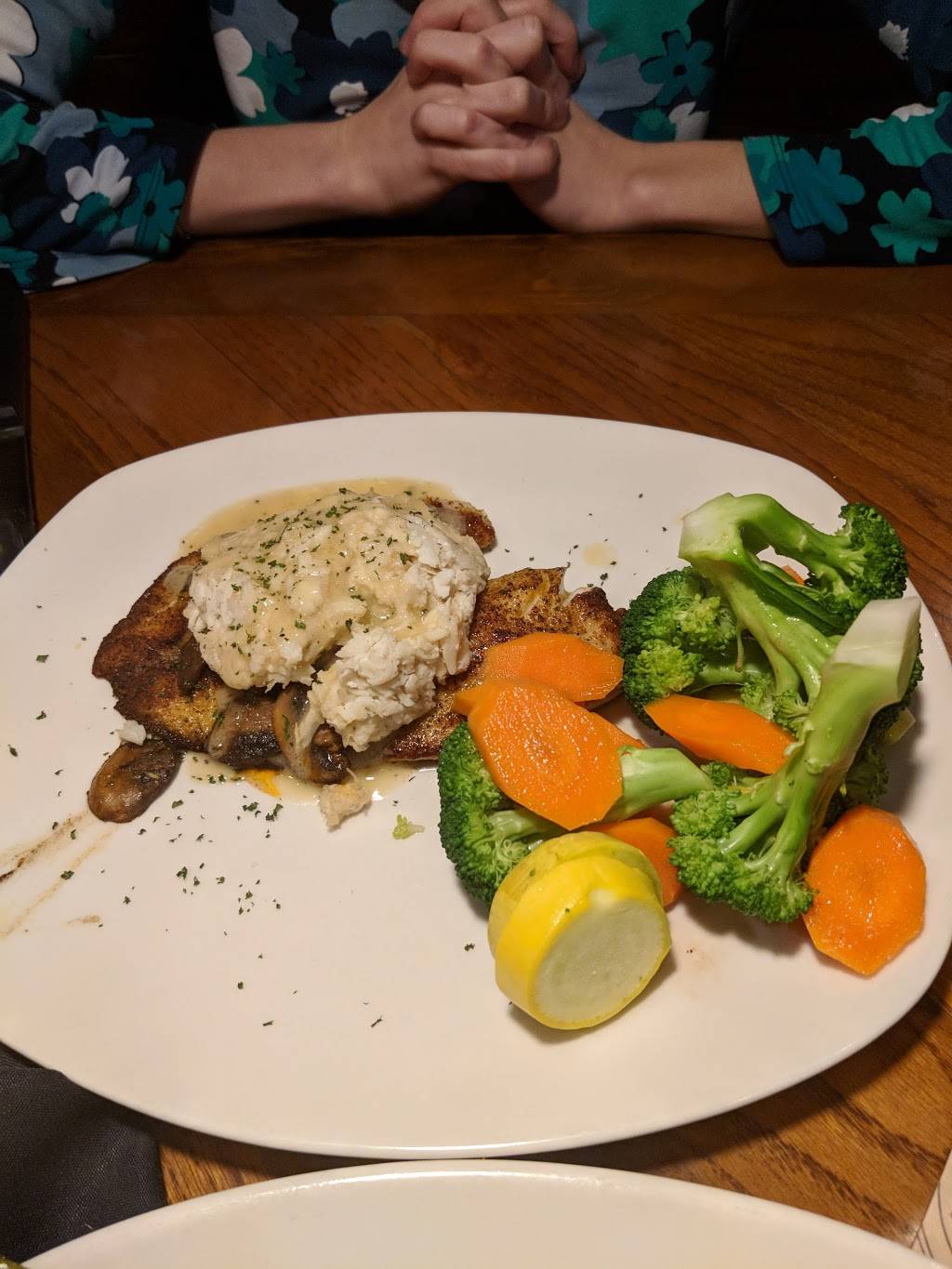 Outback Steakhouse | restaurant | 8101 W Higgins Rd, Chicago, IL 60631, USA | 7733800818 OR +1 773-380-0818