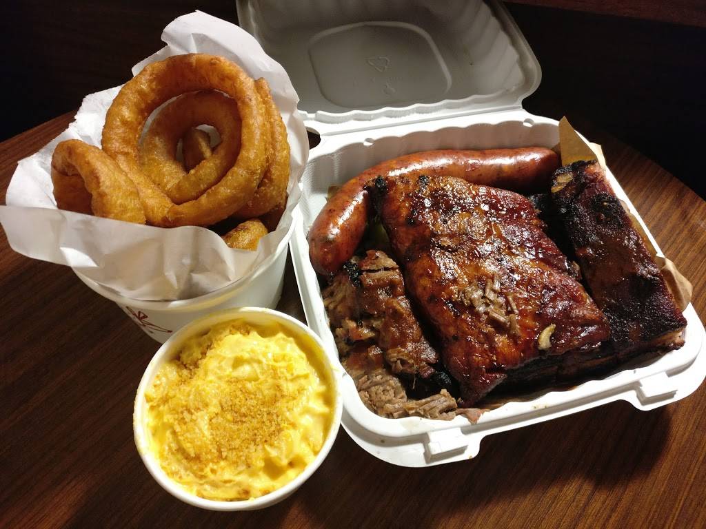 Armadillo Willys BBQ | restaurant | 2260 Bridgepointe Pkwy, Foster City, CA 94404, USA | 6505717427 OR +1 650-571-7427