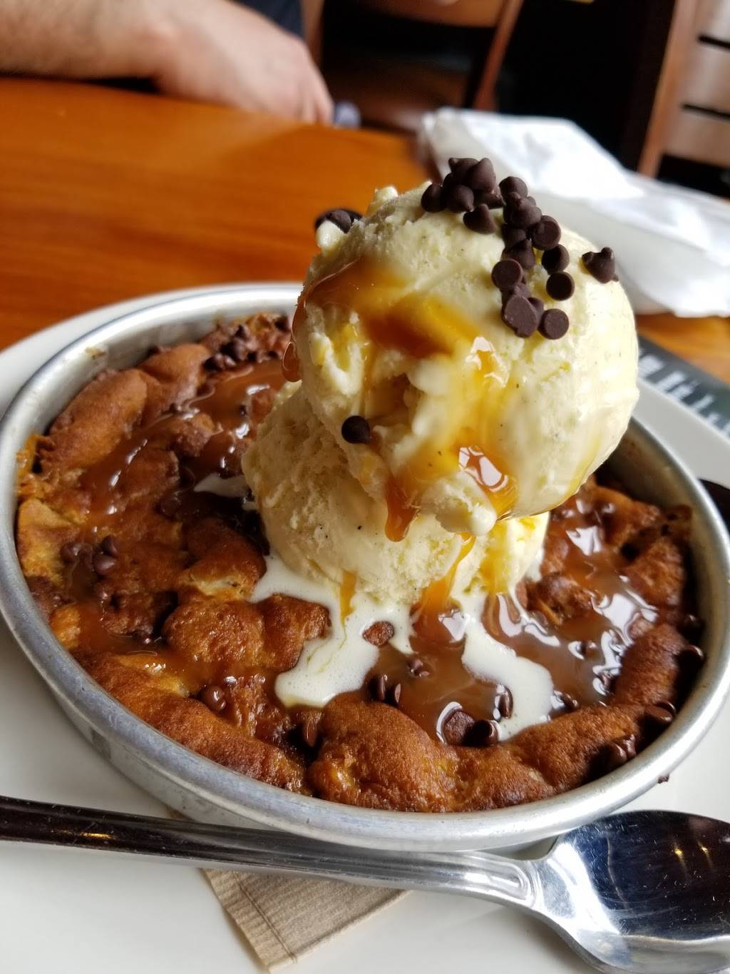 BJs Restaurant & Brewhouse | restaurant | 106 Main St, Newport Beach, CA 92661, USA | 9496757560 OR +1 949-675-7560