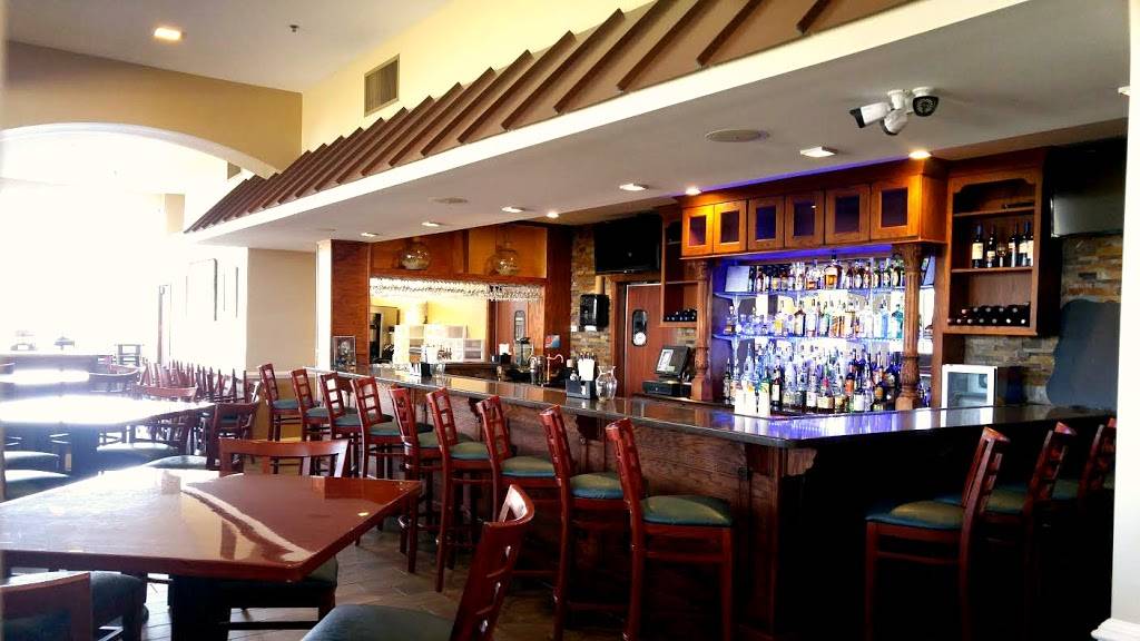 Heaths Waterfront Grill | restaurant | 1217 Graves Harbor Trail, Huddleston, VA 24104, USA | 5406320163 OR +1 540-632-0163