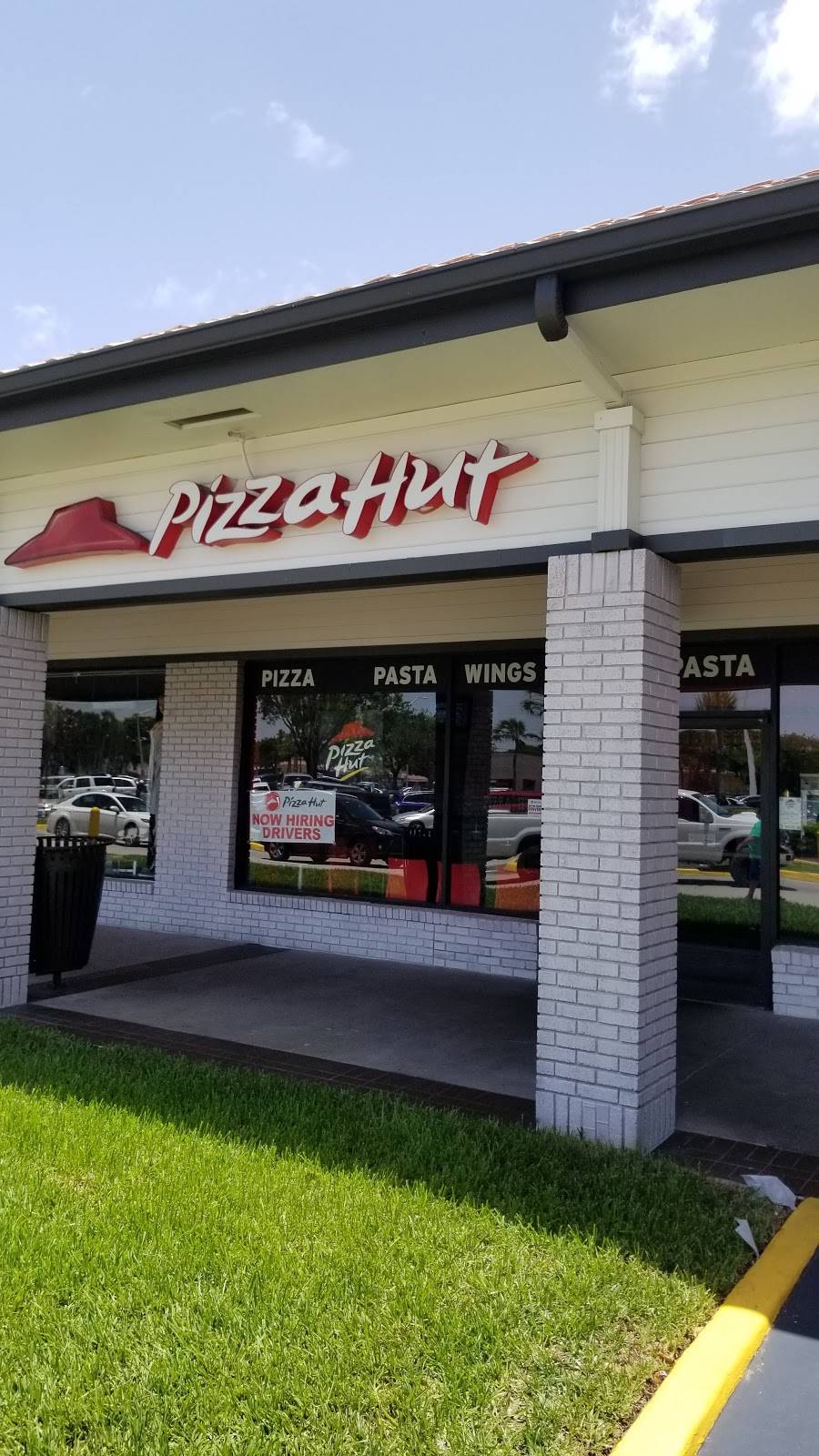 Pizza Hut | meal takeaway | 18510 NW 67th Ave, Miami, FL 33015, USA | 3058267100 OR +1 305-826-7100