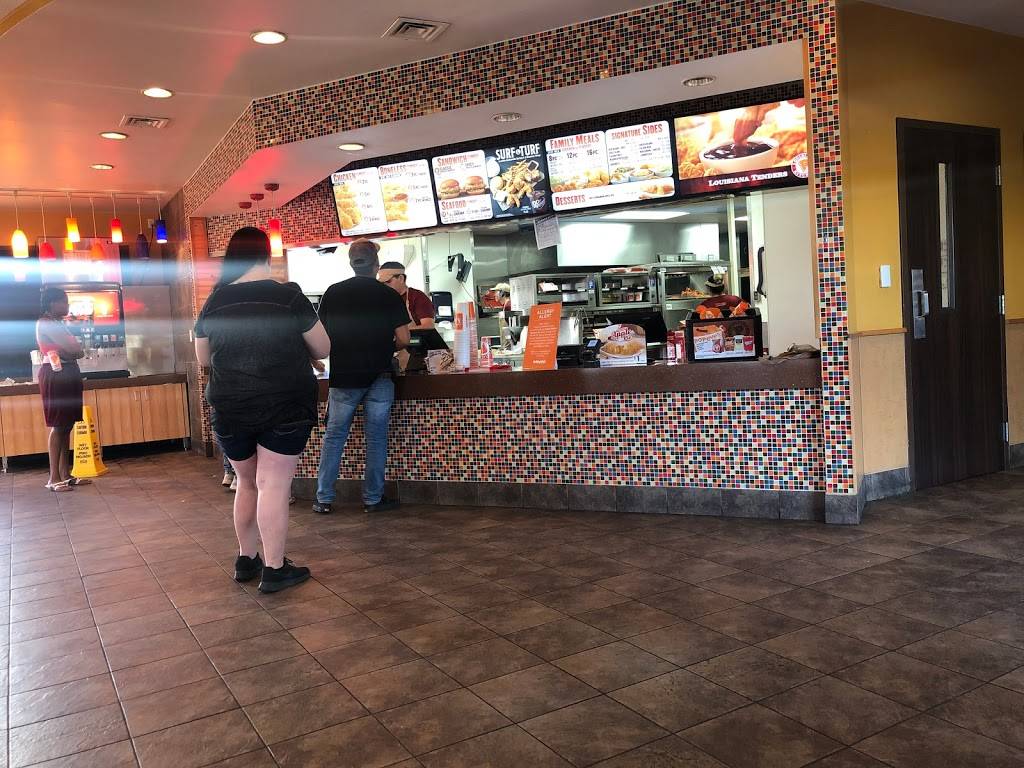 Popeyes Louisiana Kitchen | restaurant | 2700 Panama Ln, Bakersfield, CA 93313, USA | 6613960800 OR +1 661-396-0800