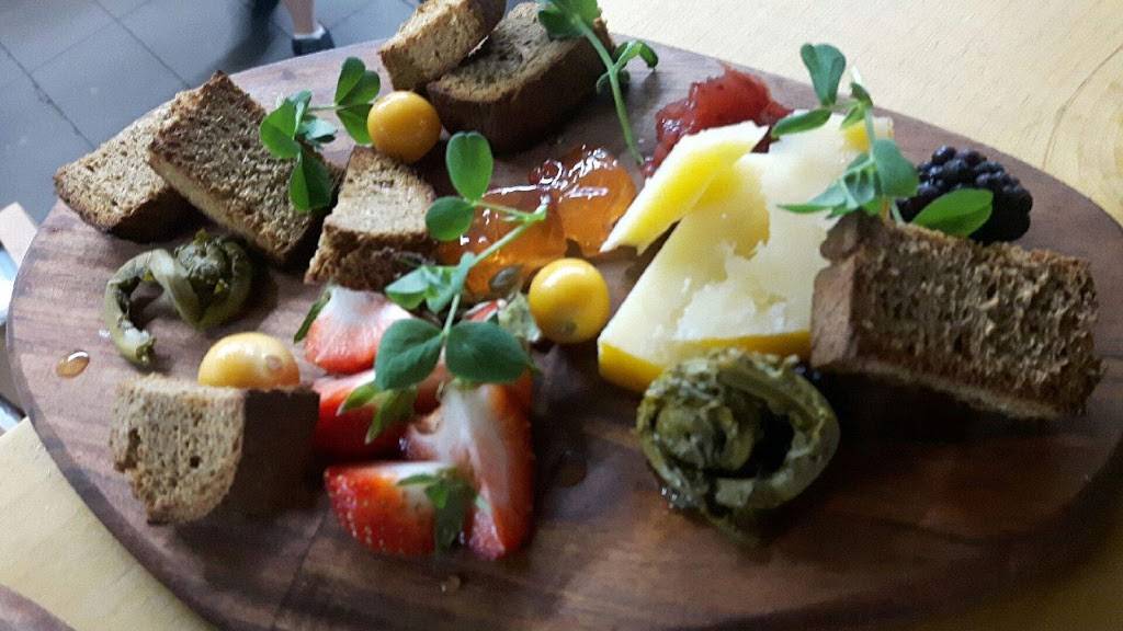 Hunter Street Tavern | restaurant | 211 Hunter St W, Peterborough, ON K9H 2L1, Canada | 7057752033 OR +1 705-775-2033