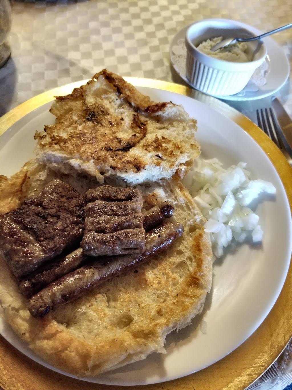 Sarajevo Restaurant | restaurant | 2701 W Lawrence Ave, Chicago, IL 60625, USA | 7732755310 OR +1 773-275-5310