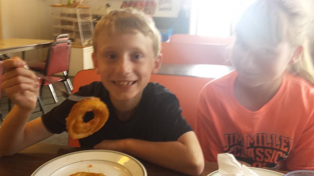 Iron Kettle Restaurant | restaurant | 996 2nd St, Plainville, IN 47568, USA | 8126877399 OR +1 812-687-7399