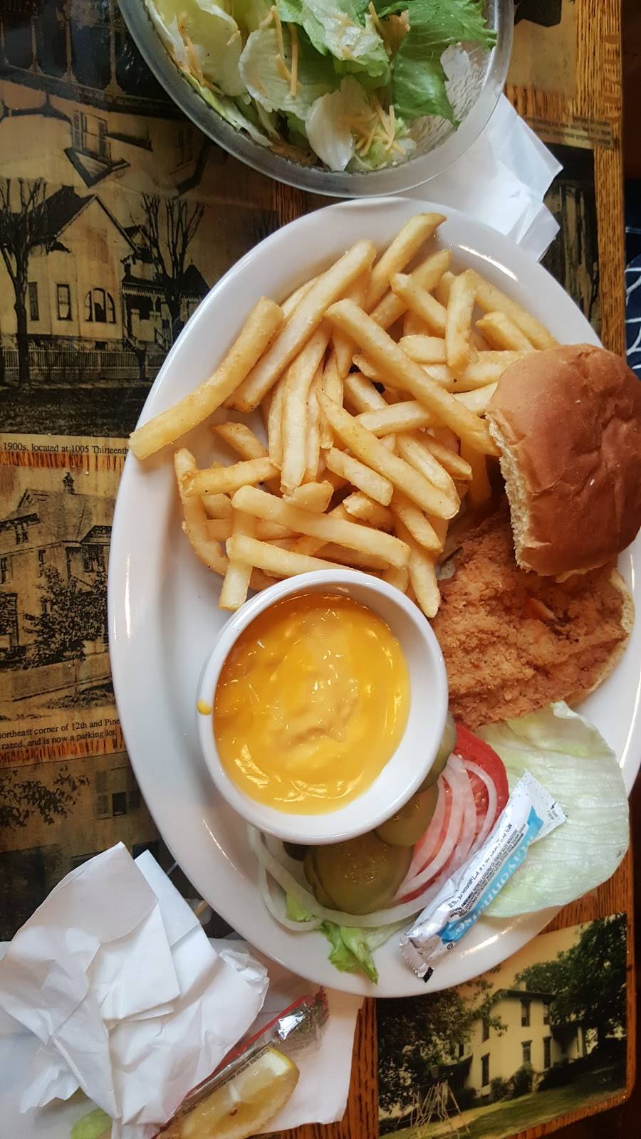 9th Street Cafe | restaurant | 900 Laurel St, Highland, IL 62249, USA | 6186542622 OR +1 618-654-2622