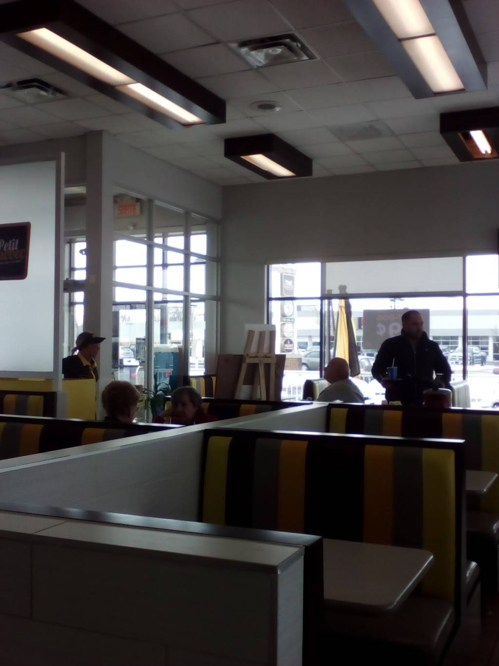 Le Petit Quebec | restaurant | 38 Boulevard Saint-Jean-Baptiste, Châteauguay, QC J6K 3A3, Canada | 4506993033 OR +1 450-699-3033