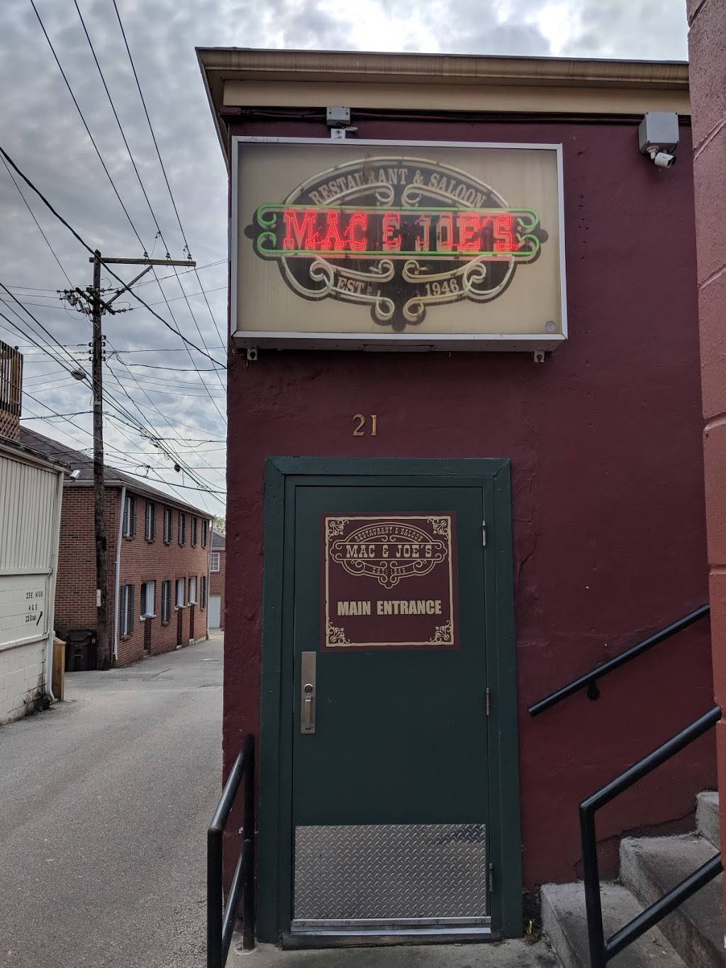 Mac & Joes | restaurant | 21 E High St, Oxford, OH 45056, USA | 5135238018 OR +1 513-523-8018