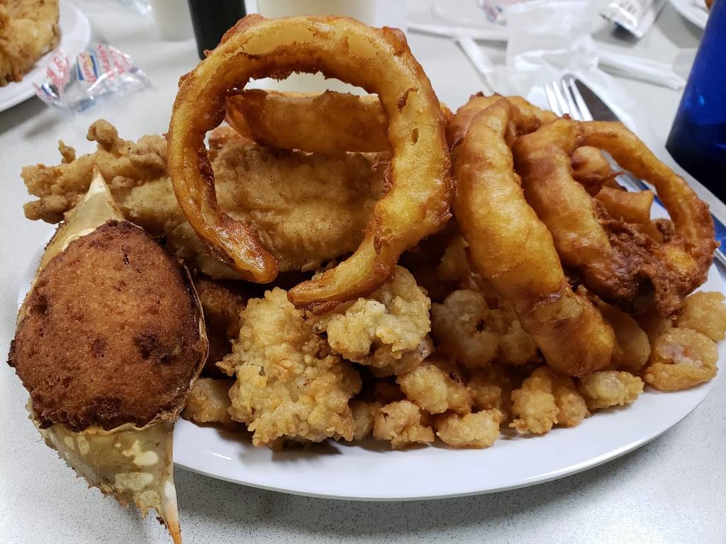 Golden Nugget Seafood | restaurant | 166 Main St, Jefferson, SC 29718, USA | 8436583474 OR +1 843-658-3474