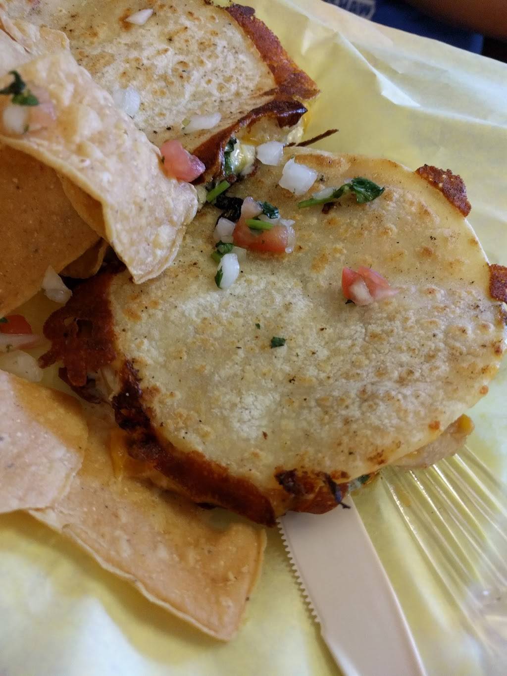 Gus Tacos Mexican Grill | restaurant | 2320 Fletcher Dr, Los Angeles, CA 90039, USA | 2134008775 OR +1 213-400-8775