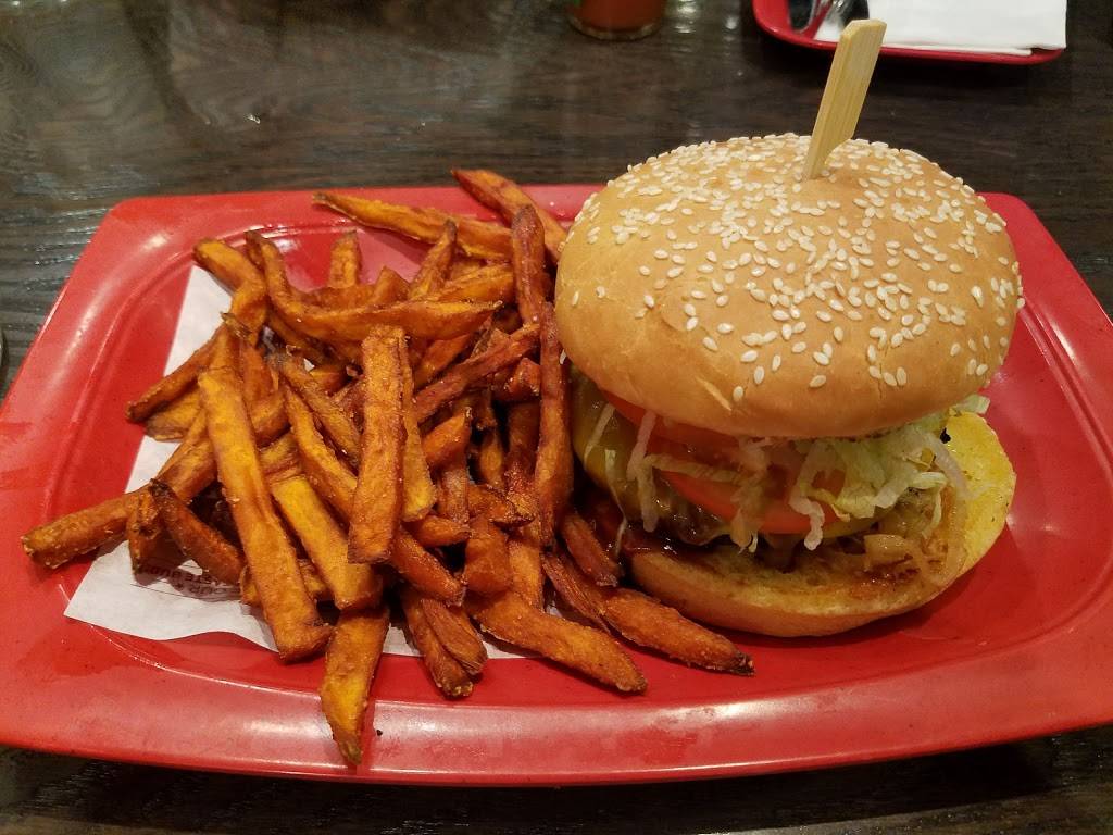 Red Robin Gourmet Burgers and Brews | restaurant | 152 Stratford Dr, Bloomingdale, IL 60108, USA | 6308937250 OR +1 630-893-7250