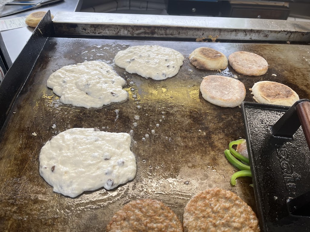 Mammies Grill | restaurant | 20 Pittsfield Ave, Hartland, ME 04943, USA | 2079388443 OR +1 207-938-8443