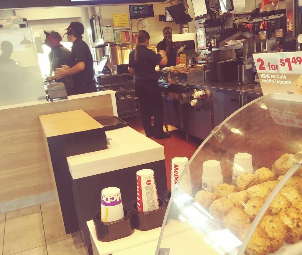 McDonalds | restaurant | 4007 W Baring Trace, Peoria, IL 61615, USA | 3096933540 OR +1 309-693-3540