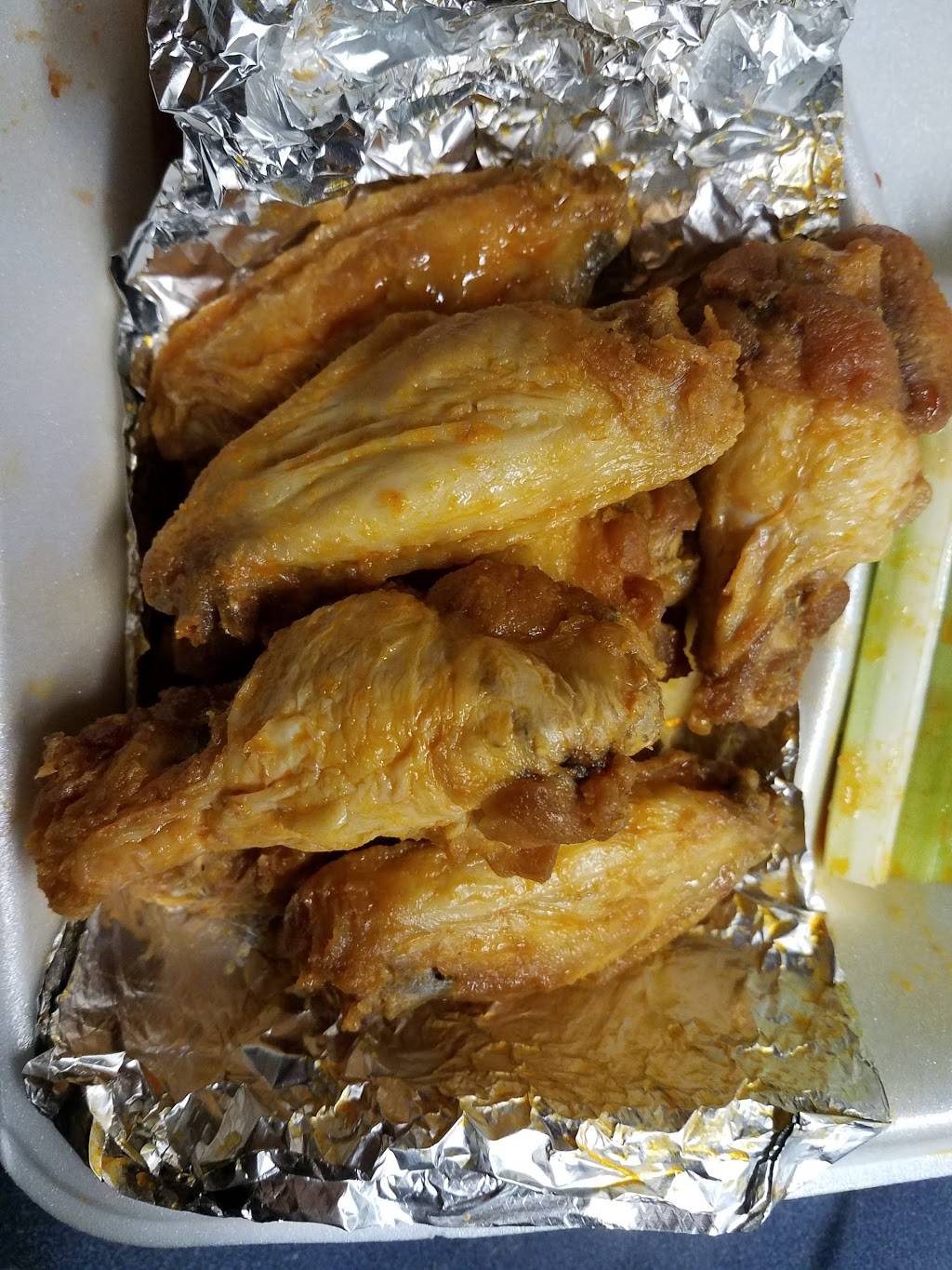 Carbones Pizzeria | restaurant | 13114 Broadway, Alden, NY 14004, USA | 7169373333 OR +1 716-937-3333